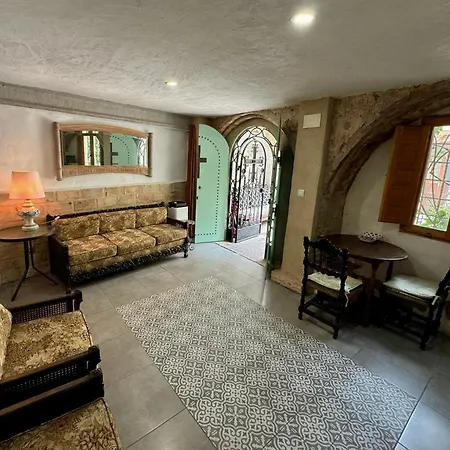 Oliva Courtyard Guesthouse-2