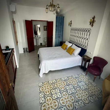 Oliva Courtyard Guesthouse-3